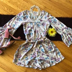 🌺 American Eagle Outfitter’s Pink Floral Romper S